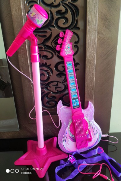 جيتار ومايك