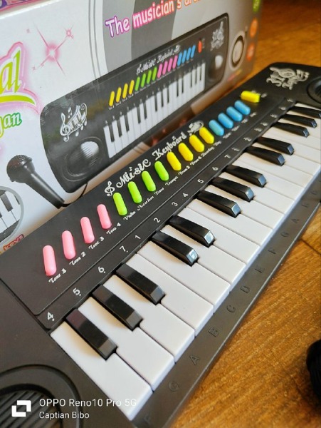 بيانو ومايك